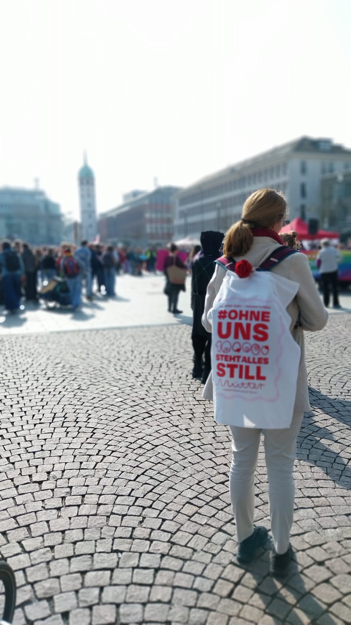 Hanna Dude bei der feministischen Demo in Darmstadt